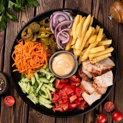 Шаверма на тарелке сырная в Кухня 91 по цене 564 ₽