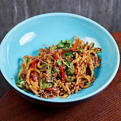 Лапша с грибами и соусом хойсин в Chester по цене 460 ₽