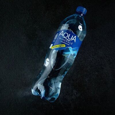 Вода Aqua Minerale газированная в Баклажан в ТЦ 