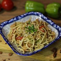 Жареная лапша со свининой в Янцзы