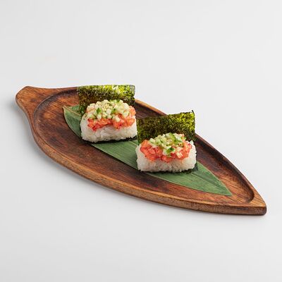 Открытый ролл с лососем в Ramen 77 по цене 1990 ₸