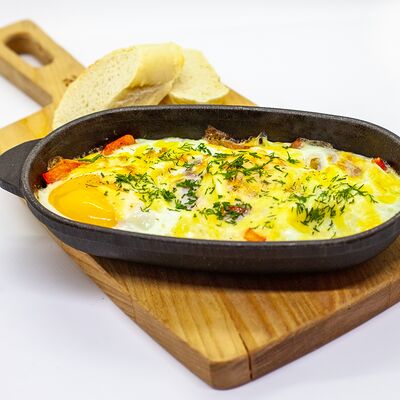 Яичница из печи с овощами в The art cafe по цене 395 ₽