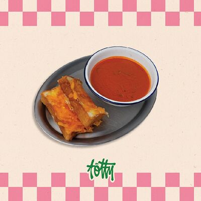 Томатный суп с сырным сэндвичем на бриоши в Тотти по цене 590 ₽