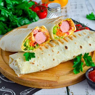 Сосиска в лаваше в Жорики кухня на углях по цене 350 ₽