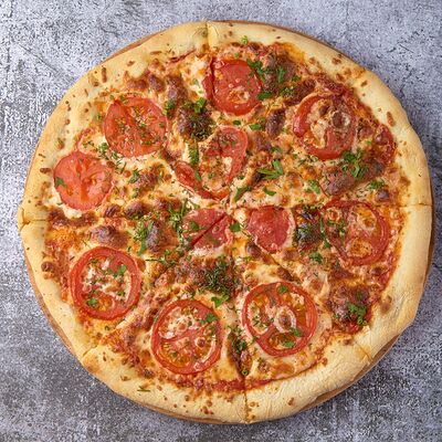 Пицца Маргарита в Тим Шашлык & Бургер по цене 740 ₽