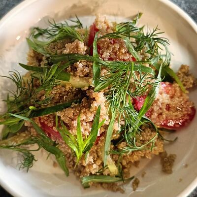 Салат с киноа в Дачные сезоны по цене 370 ₽