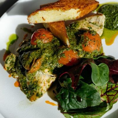 Куриная грудка с картофельным драником в Jojo по цене 790 ₽