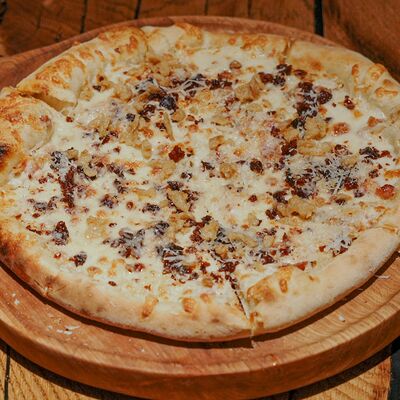 Пицца «Карбонара» 22 см в Rekki Pizza & Cocktail Bar по цене 1190 ₽