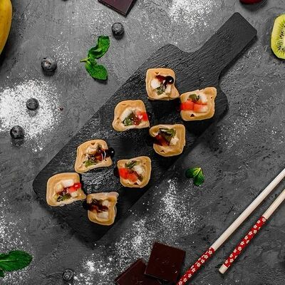 Десертный ролл с бананом и киви в Суши Пати по цене 380 ₽