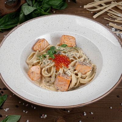Фетучини с лососем Санта Дона в Adriano Leonardo по цене 1164 ₽