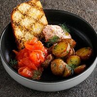 Лосось с крем-чизом и беби картофелем в Puberty