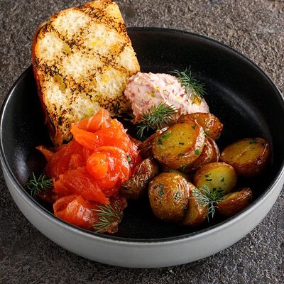 Лосось с крем-чизом и беби картофелем в Puberty по цене 770 ₽