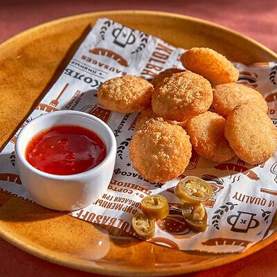 Наггетсы из моцареллы с халаппенью в Колбасофф по цене 490