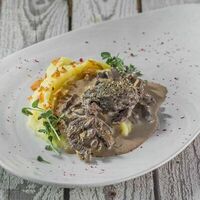 Бефстроганов с белыми грибами в Seven