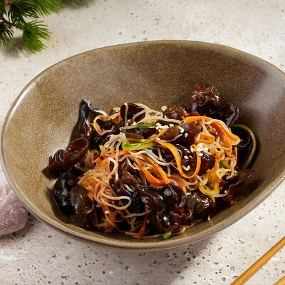 Салат из грибов Муэр с бобами доучи в Паназия & Суши-рум по цене 350 ₽