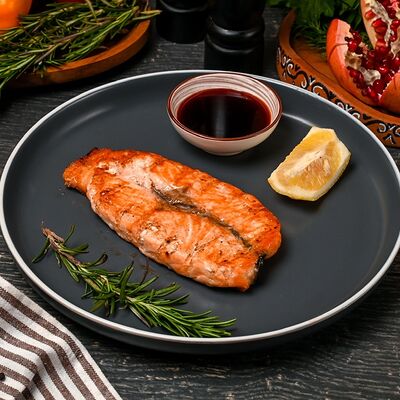 Стейк из семги с овощами в Мимино по цене 1560 ₽