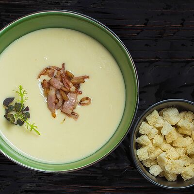 Картофельный крем-суп с обжаренным беконом и гренками в Длинный нос по цене 520 ₽
