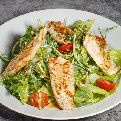 Цезарь с курицей в Мала Serbiя по цене 600 ₽