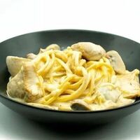 Паста с курицей в сливочном соусев Чайхана Халва