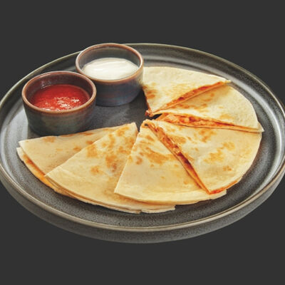 Кесадилья куриная в Рыбарис по цене 495 ₽