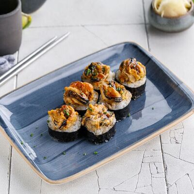 Запечённый ролл с мидиями в Пряности & Радости на Васильевском по цене 490