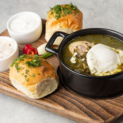 Борщ зеленый с яйцом пашот и отварной курочкой в Станъ по цене 665 ₽