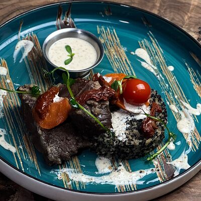 Говяжьи щечки с киноа в Мята signature 2ФР по цене 1350 ₽