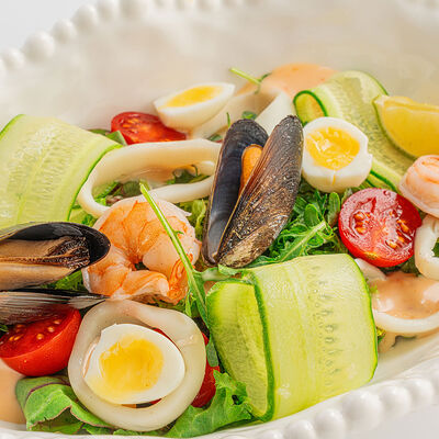 Салат с морепродуктами в Morricone pizza & wine по цене 790 ₽