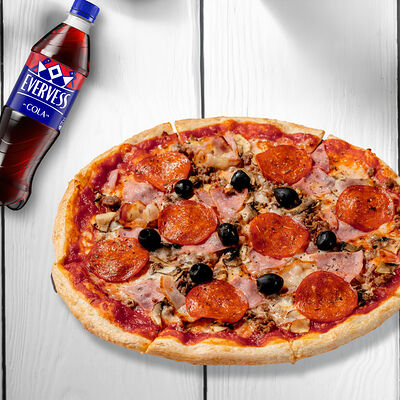 Пицца Перчини и Evervess Кола в Перчини по цене 800 ₽