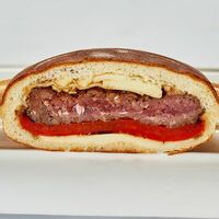 Юфо-бургер с говядиной и перцем гриль в OmNomNom
