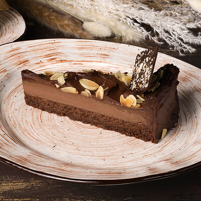 Торт Шоколадно-миндальный в PRO.Хинкали by Novikov по цене 650 ₽