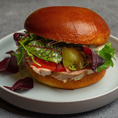 Бургер тунец в 321 Club by Novikov по цене 1130