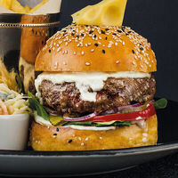 Стрит бургер в Corner Grill