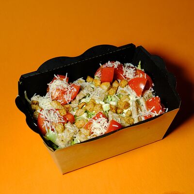 Салат Цезарь в Braza по цене 310 ₽