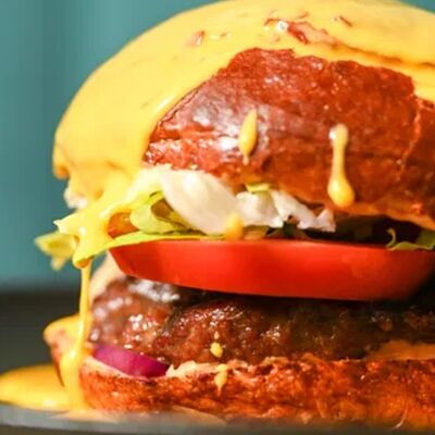 Бургер Cheese Lava в Lil Brazil по цене 790 ₽