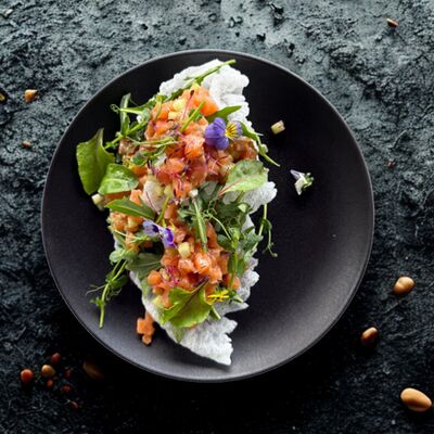 Тартар из лосося в Траттория Ла Вилла по цене 1012 ₽