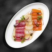 Крудо из форели с тунцом и гребешком в CLAVIS