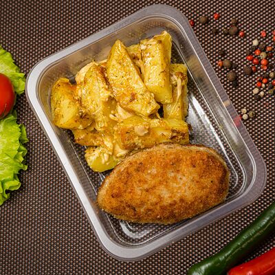 Котлеты куриные с картофелем, запеченным в сырев Европа по цене 160 ₽