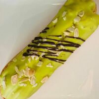 Эклер с черникой в Ava Restafe