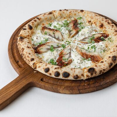 Пицца с угрем и страчателлой в Aquamarine по цене 1500 ₽