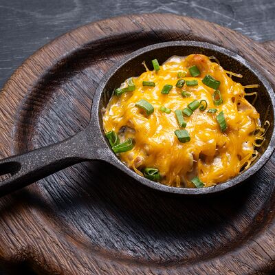 Жюльен с копченым куриным бедром в Гриль-бар Балкон по цене 495 ₽