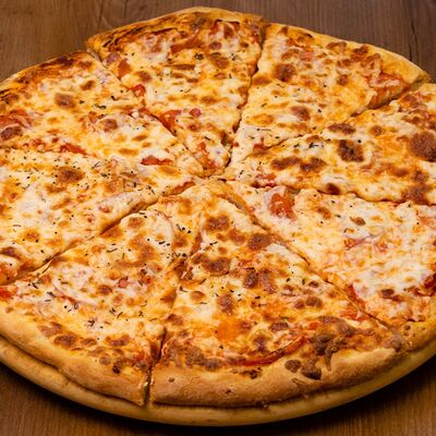 Пицца Маргарита в Хлебное место №1 по цене 980 ₽