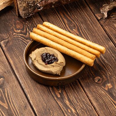 Куриный паштет с луковым конфитюром с итальянскими гриссинив Паб 357 по цене 455 ₽