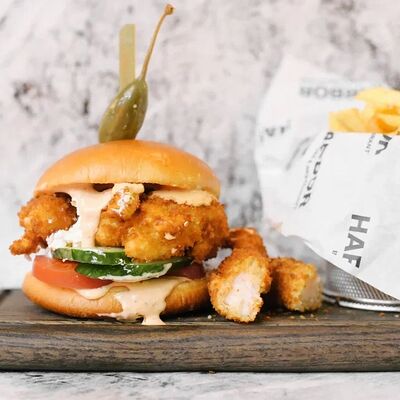 Бургер с креветками в Harbor по цене 780 ₽