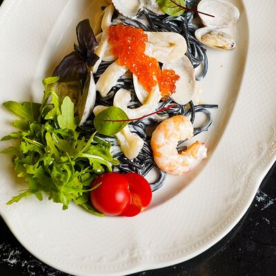 Черная паста с морепродуктами в Nest по цене 750 ₽