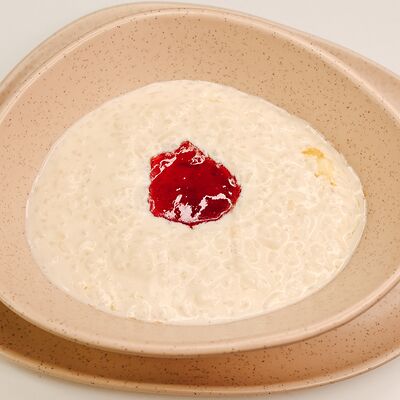 Рисовая каша с вареньем в Клевая блиновая по цене 160 ₽