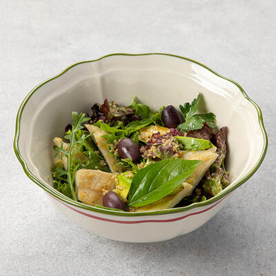 Зеленый салат с курицей, авокадо и киноа в Peperoni по цене 810 ₽