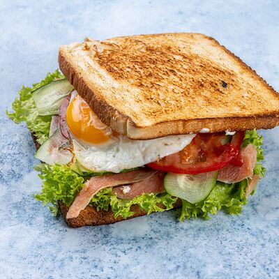 Сэндвич с подкопченной кетой и яйцом в Seabus по цене 490 ₽