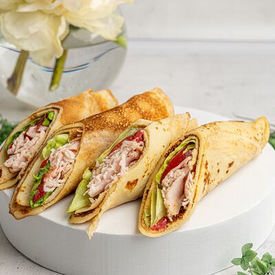 Блинчики Цезарь в KanapeFest по цене 2160 ₽