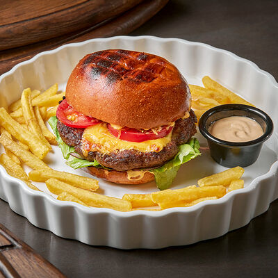 Мраморный бургер с сыром и картофелем фри в Бибирево по цене 1200 ₽